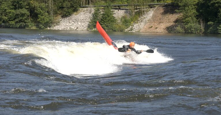 Surfing i strandsonen